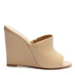 Schutz Women's Tan/Cream Wedge Mules size 6.5 pre-owned.